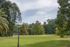 Actividades deportivas futbol, paddle, tenis en El Barranco en Av Pte H Yrigoyen 2416 en Pilar, Buenos Aires