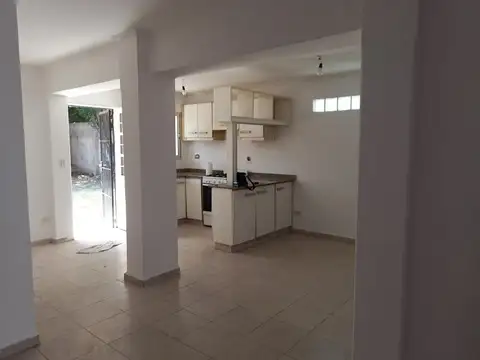 Depto Tipo Casa 4 ambientes con 2 baños