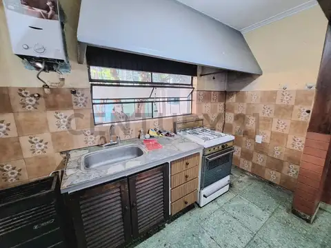 Casa en PH de 3 ambientes en zona Parque Luro