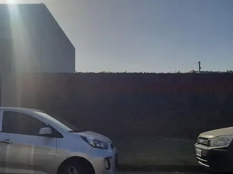 Galpon de 150 m2 con 6 metros de altura mas 225 m2 de terreno