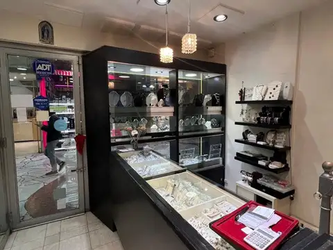 VENTA DE LOCAL COMERCIAL EN AV CABILDO BELGRANO