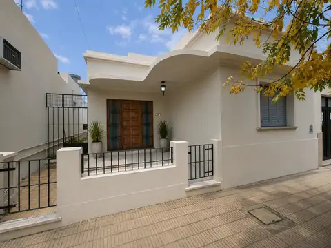 Casa con excelente ubicación en pleno centro de Lobos