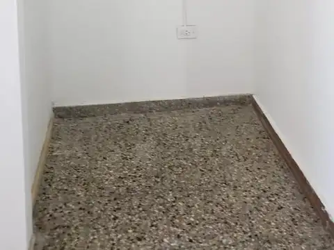 Local en VENTA/ ALQUILER-Baigorria al 2200