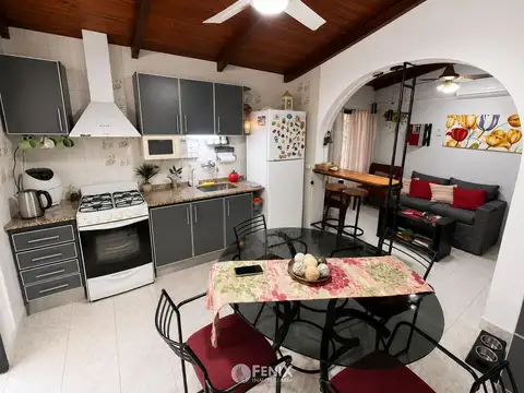 Casa 4 ambientes con 2 baños