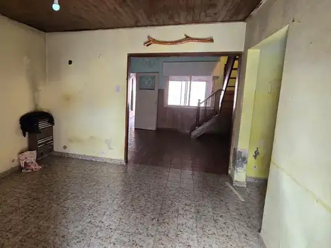 Casa 4 ambientes con 2 baños