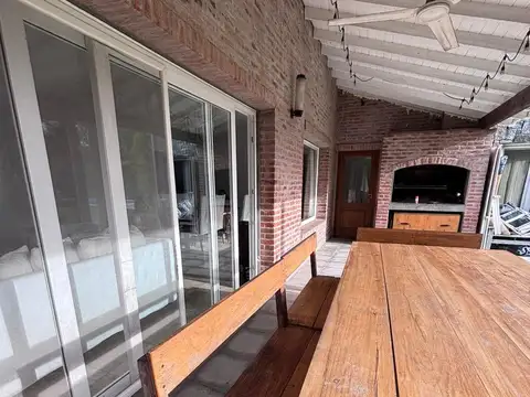Casa en Venta con 4 cocheras