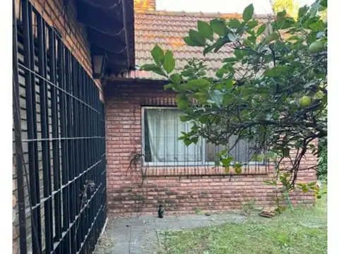 Casa 4 ambientes con 1 baño