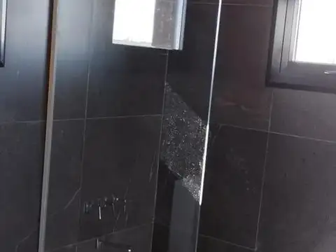 Casa 6 ambientes con 4 baños