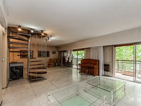 Venta Departamento Duplex 5 amb con balcón y dependencia en Palermo.