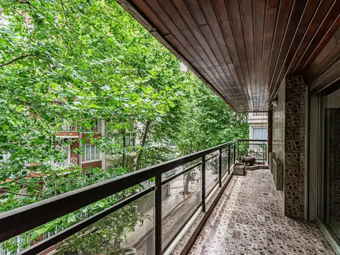 Venta Departamento Duplex 5 amb con balcón y dependencia en Palermo.