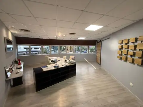 Oficina 5 ambientes con 2 baños
