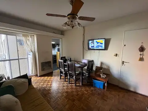 Venta. Departamento 2 ambientes. Rivadavia y Pueyrredon.
