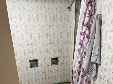 Vivienda multifamiliar con dos propiedades en un mismo lote.