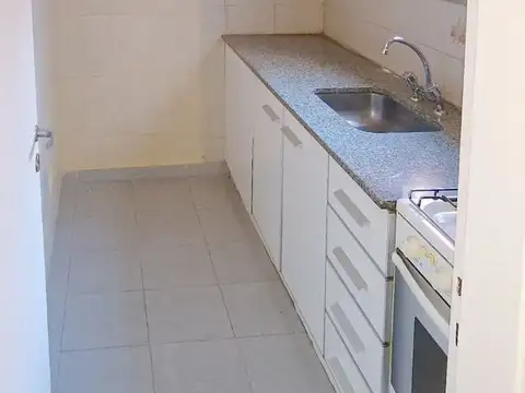 CASA EN VENTA DE 2 DORMITORIOS C/ COCHERA EN ALBERDI APTA CREDITO