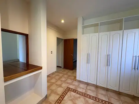 Casa en Alquiler con 1 cochera