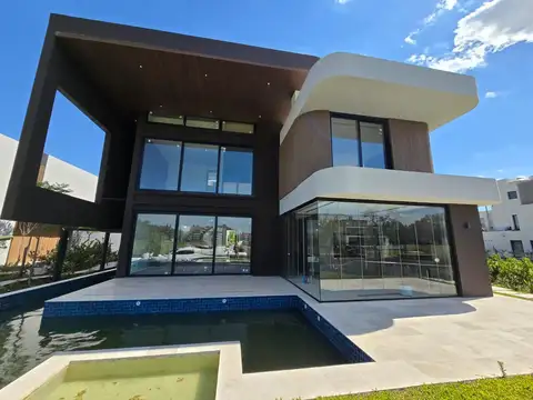 Casa en Venta- El Yacht con salida al Rio- Nordelta