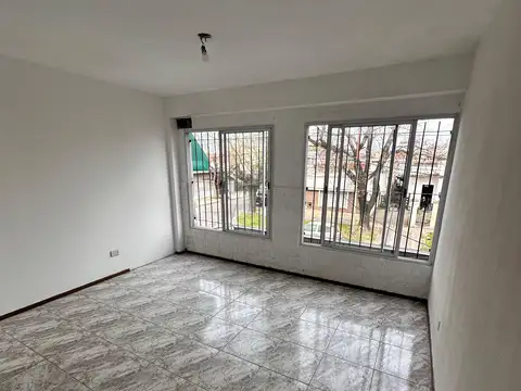Departamento en Alquiler en Bernal Oeste, $ 500.000