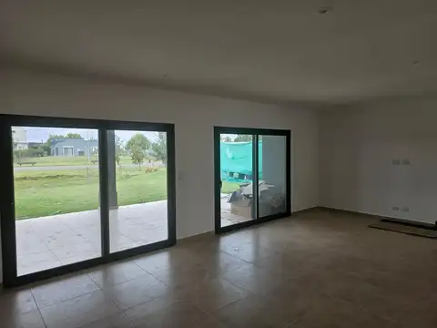 Casa 5 ambientes con 3 baños