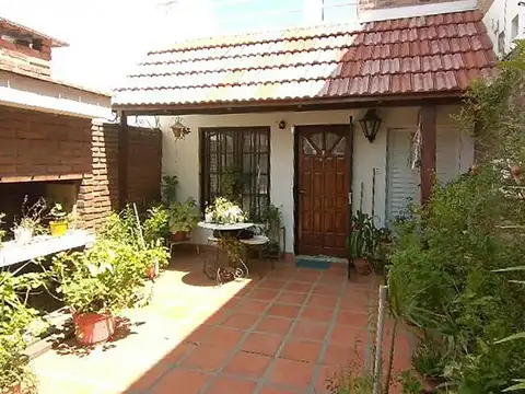Casa 5 ambientes con 2 baños