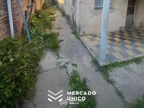 En venta Casa Interna, a pocos metros de avenida principal Fdo. Zuviria