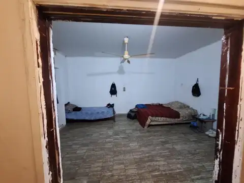 Casa 9 ambientes con 2 baños