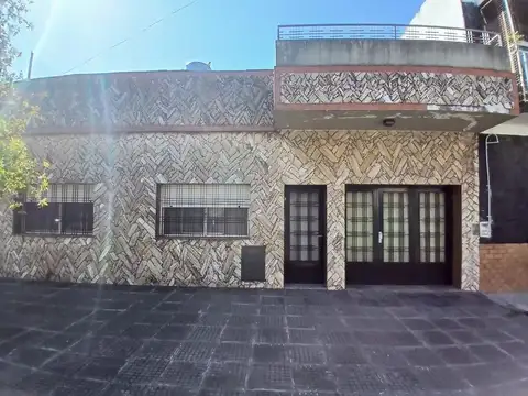 VENTA CASA 4 AMBIENTES COCHERA TERRAZA LA TABLADA