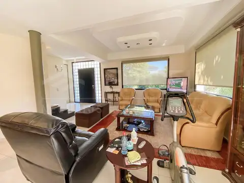 Casa 5 ambientes con 4 baños