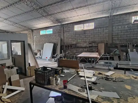 GALPÓN + LOCAL + CASA SOBRE AV LA VOZ DEL INTERIOR