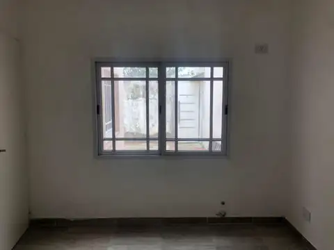 Casa Ph Fondo - 3 Amb C/patio - Hurlingham (villa Club)