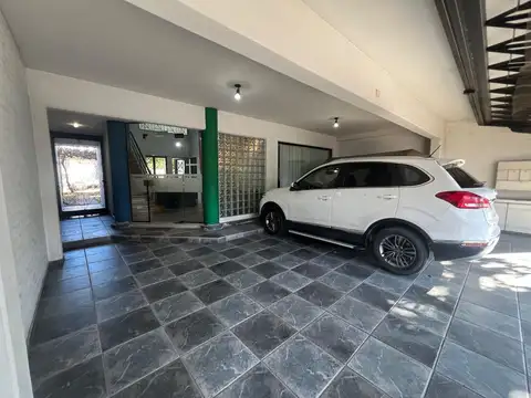 Oficina en Venta con 3 cocheras