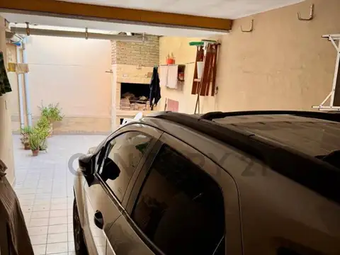 Casa 7 ambientes con 2 baños