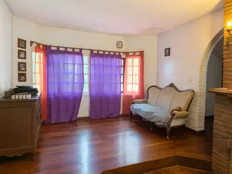 Casa 5 ambientes con 1 baño