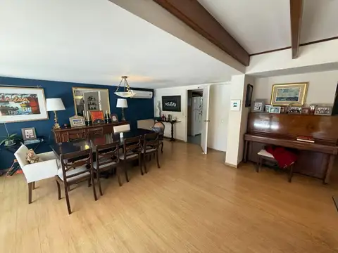 Casa 7 ambientes con 8 baños