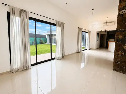 Casa 5 ambientes con 2 baños