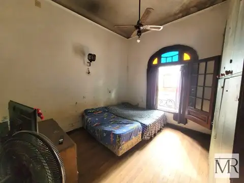 Casa a refaccionar con Gran Cochera sobre dos lotes propios! Lanus Centro Gran Oportunidad.