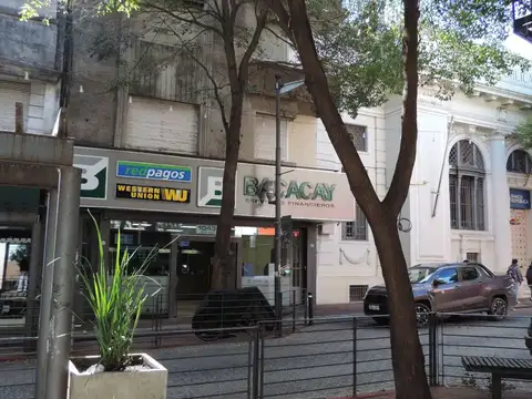Apto en pleno centro con características de casa