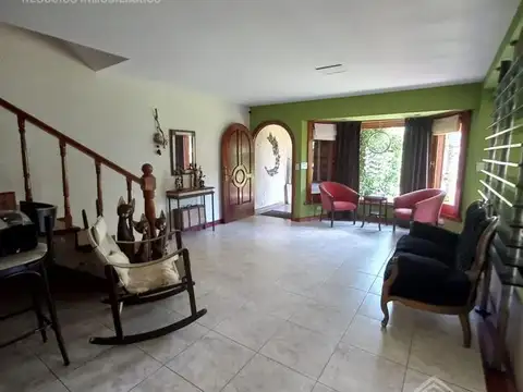 Casa 5 ambientes con 2 baños