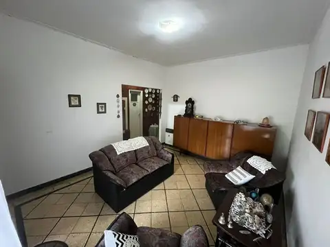 Casa 5 ambientes con 1 baño