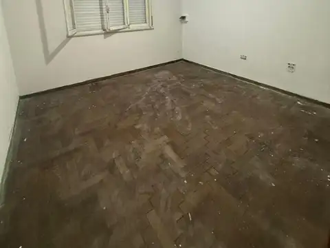 Casa en Alquiler en Banfield, $ 700.000
