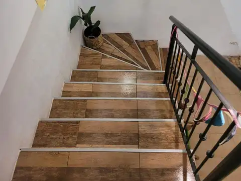 Depto Tipo Casa 5 ambientes con 2 baños