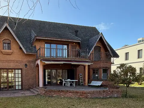 Casa en Venta en Armenio, USD 440.000