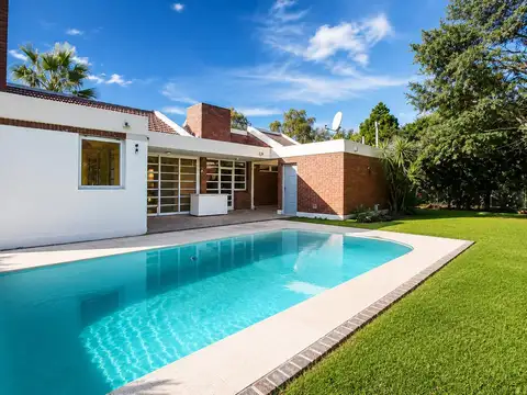 Venta Casa 5 Ambientes en Country El Paraíso Guernica