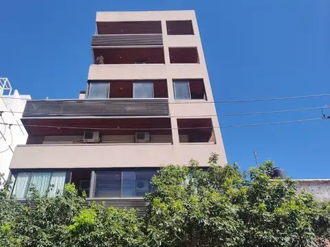 VENTA DEPTO 3 DORMITORIOS PISO EN B° GRAL PAZ