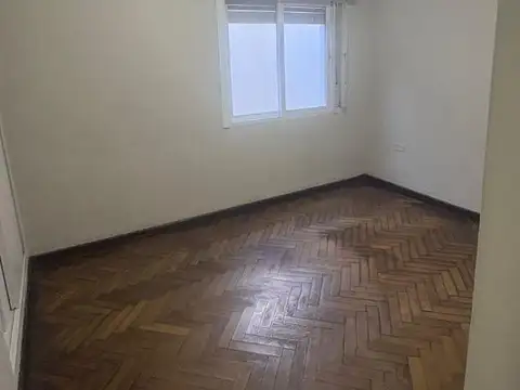 Oficina 6 ambientes con 1 baño