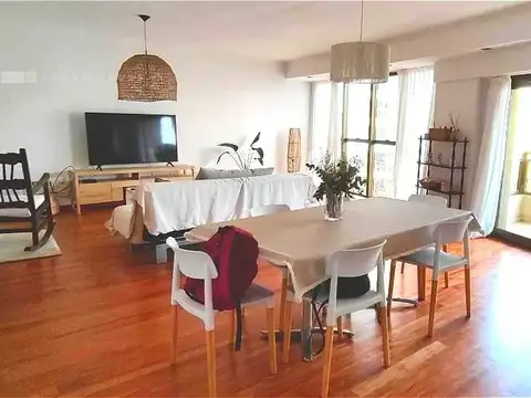 Departamento en venta con cochera de 3 dorm. en La Plata