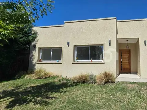 Casa  en Alquiler en Santa Elena, Pilar del Este, Pilar