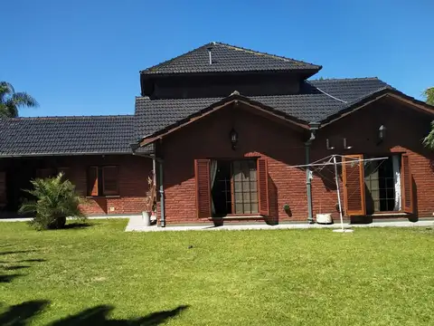 Casa de primera categoria sobre 3 lotes de terreno!!!