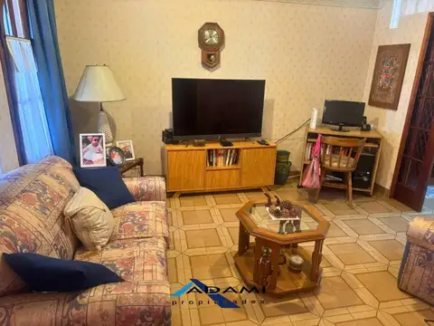Casa 5 ambientes con 4 baños