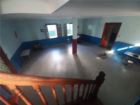 Casa en Alquiler con 4 cocheras
