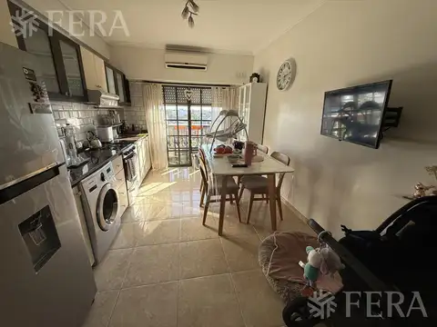 Venta departamento 2 ambientes con balcón y cochera en Wilde